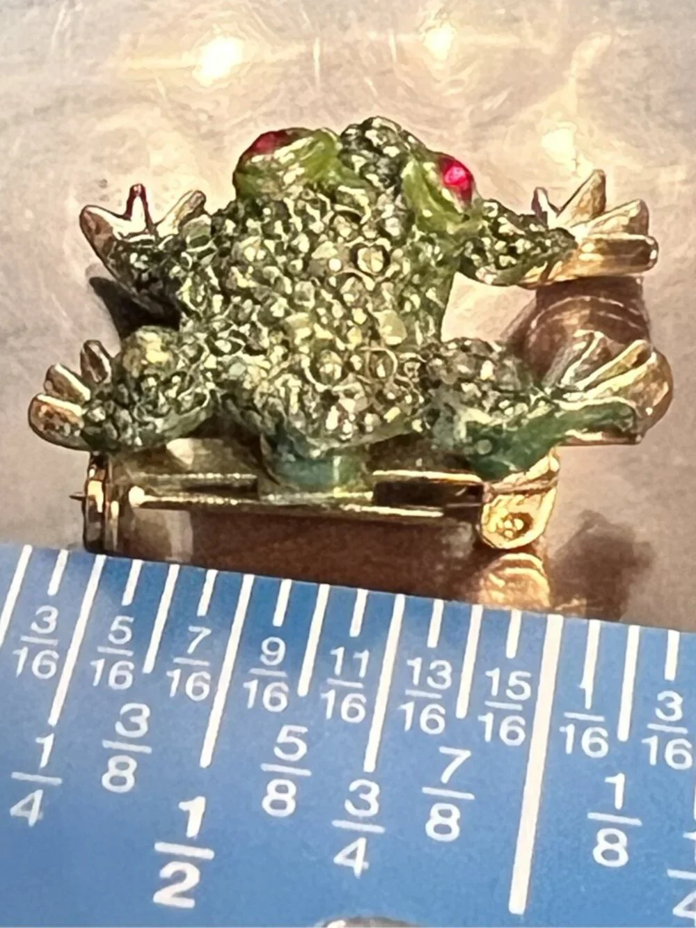 Mini Green Tree Frog Red Rhinestone Eyes Pin Brooch (257)